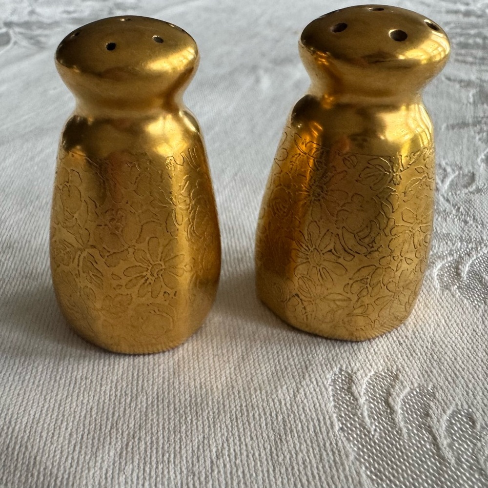 Elegant Gold Salt and Pepper Shakers
